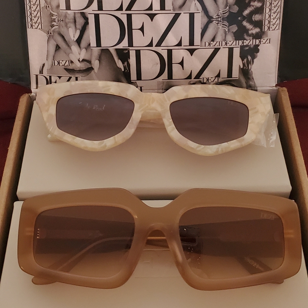 Dezi on read + read the room Nude